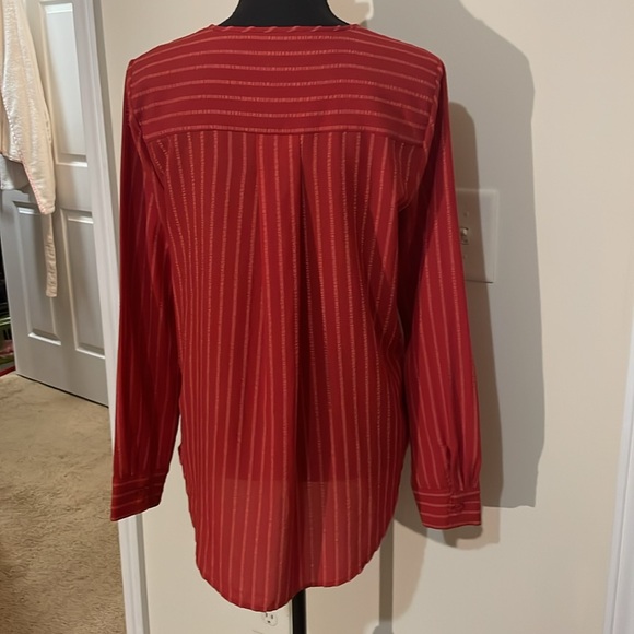 BCBGMaxazria Venetian Red Long Sleeve High Low Surplus Blouse Size Small EUC - Picture 2 of 7